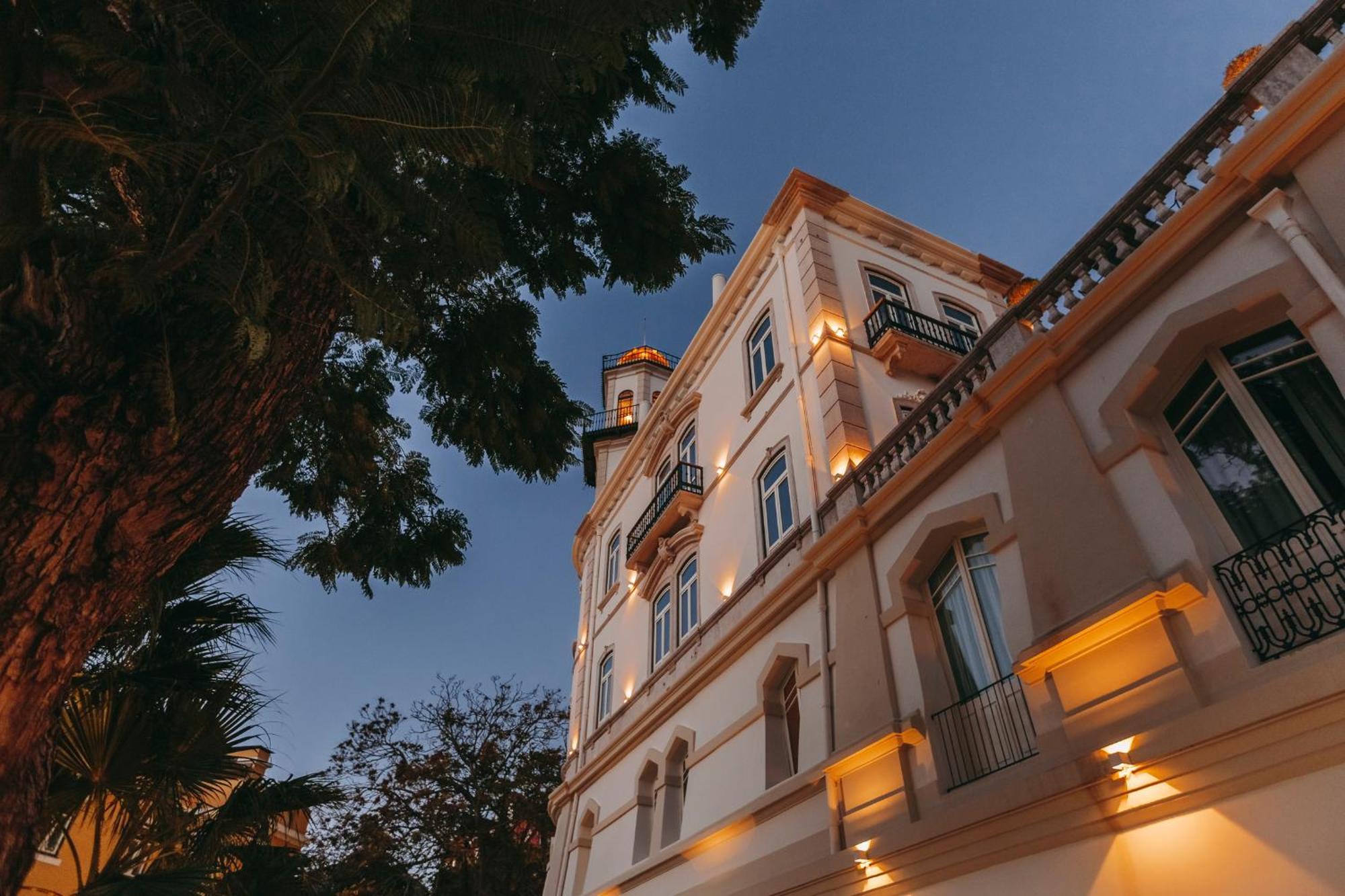Torel Palace Лиссабон Экстерьер фото The hotel at night
