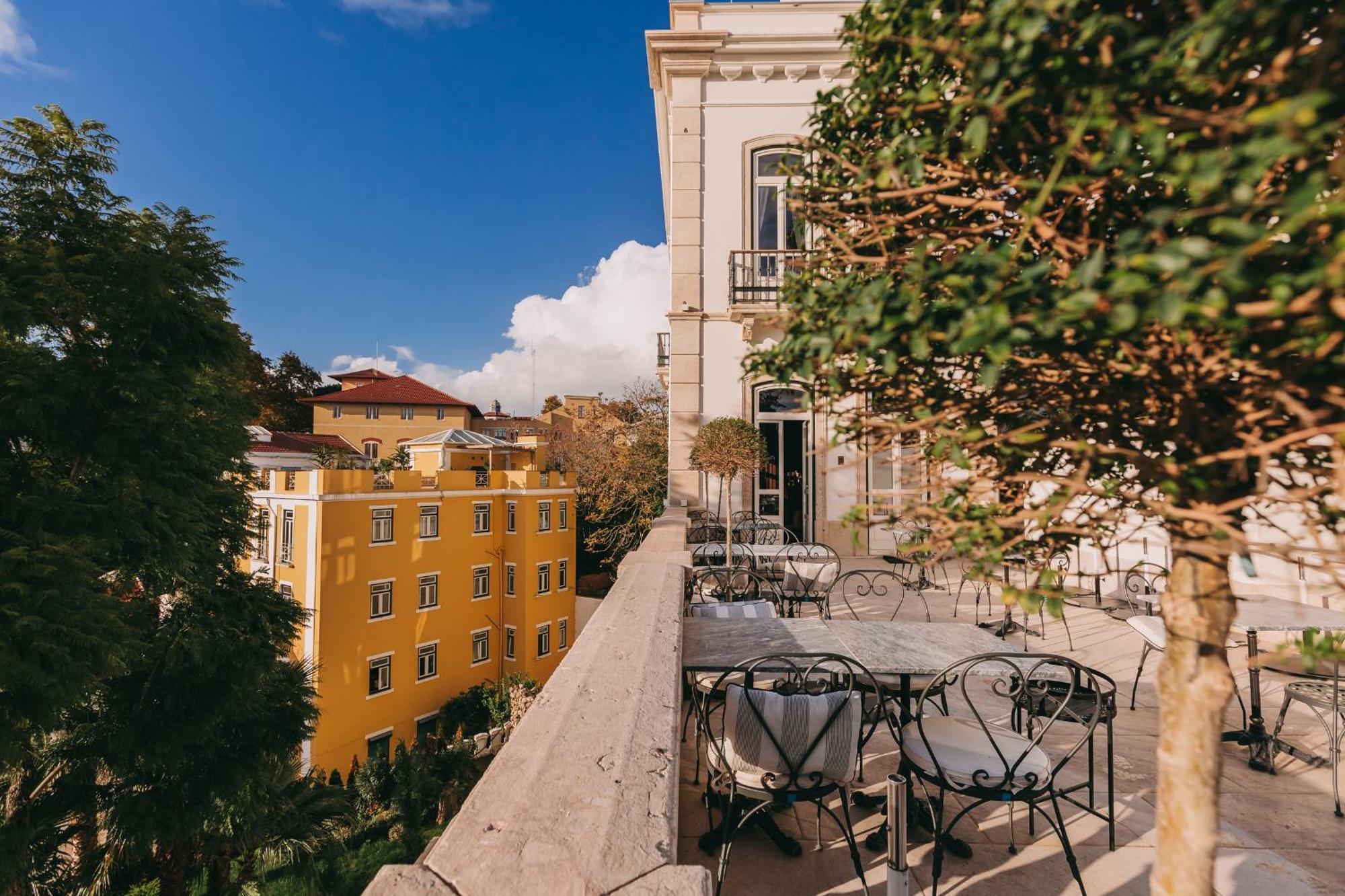 Torel Palace Лиссабон Экстерьер фото The terrace of the hotel
