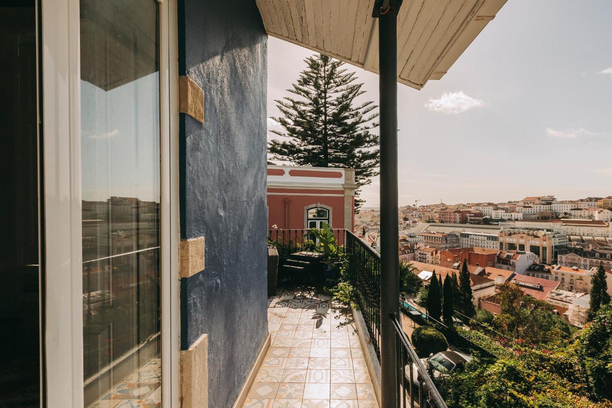 Torel Palace Лиссабон Номер фото A balcony in Athens, Greece